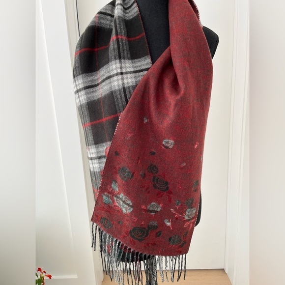 NORTHERN REFLECTIONS Plaid Acrylic Scarf Rose Pattern Cozy Fringe Reversible - Picture 6 of 11
